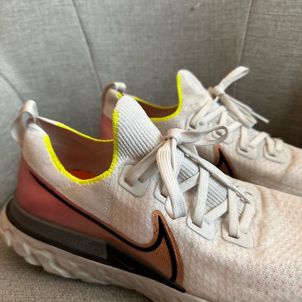 Nike React Infinity Run Flyknit Sneakers - Picture 4 of 10